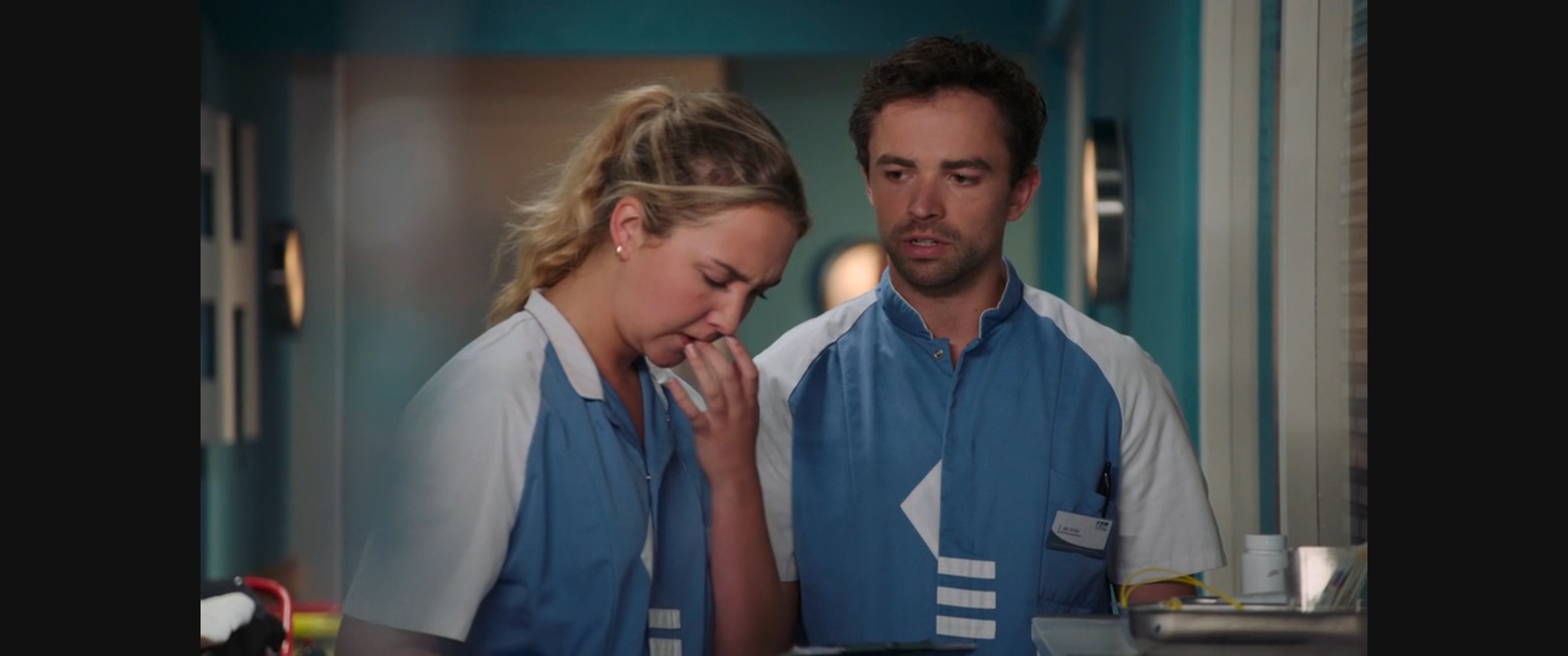 Zoran ziet dat Demi high is op het werk